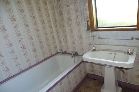 Photo of property in 246d Marine Parade, Bluff, 9814