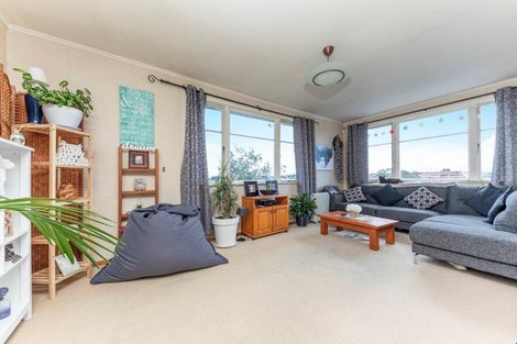 Photo of property in 5 Sherwood Avenue, Te Atatu South, Auckland, 0610