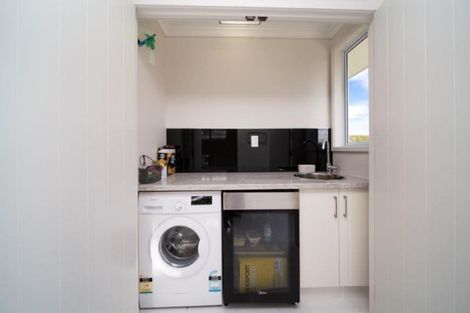 Photo of property in 33 Kamahi Avenue, Hawera, 4610