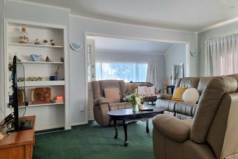 Photo of property in 176 Gossamer Drive, Pakuranga Heights, Auckland, 2010