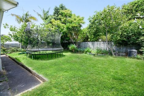 Photo of property in 1 Ashbourne Place, Glendene, Auckland, 0602