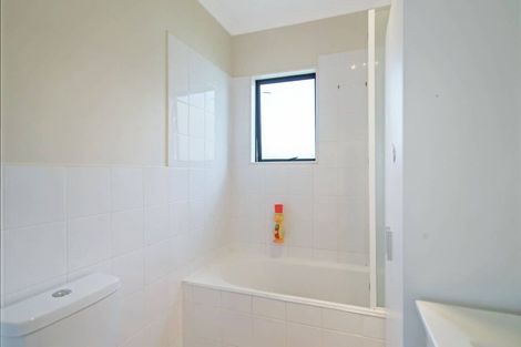 Photo of property in 98 Maplesden Drive, Clendon Park, Auckland, 2103