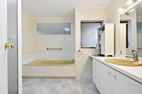 Photo of property in 12 Glengowan Place, Conifer Grove, Takanini, 2112