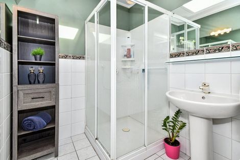 Photo of property in 8a Ashdown Place, Pahurehure, Papakura, 2113