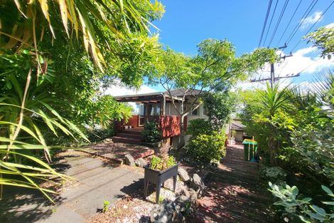 Photo of property in 2/227 Sunset Road, Sunnynook, Auckland, 0632
