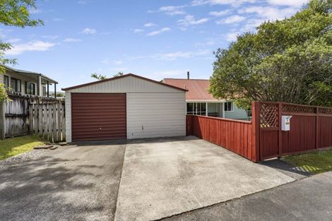 Photo of property in 2 Seagull Place, Whitby, Porirua, 5024