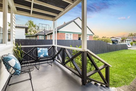 Photo of property in 70 Point Chevalier Road, Point Chevalier, Auckland, 1022