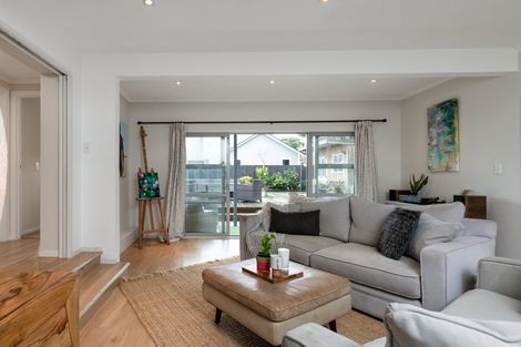 Photo of property in 1037 Papamoa Beach Road, Papamoa Beach, Papamoa, 3118