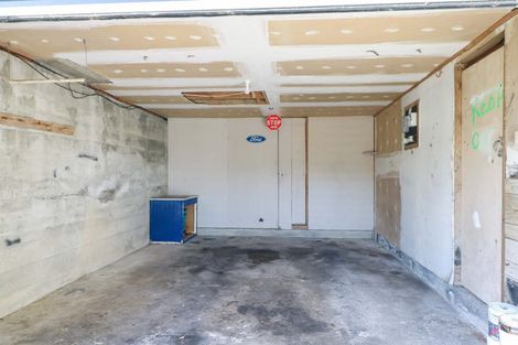 Photo of property in 60 Stewart Drive, Newlands, Wellington, 6037