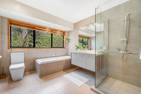 Photo of property in 238 Point View Drive, East Tamaki Heights, Auckland, 2016