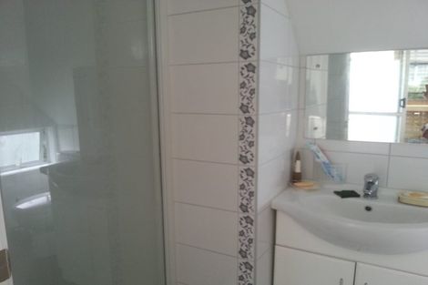 Photo of property in 11 Cobblestone Lane, Hillcrest, Auckland, 0627