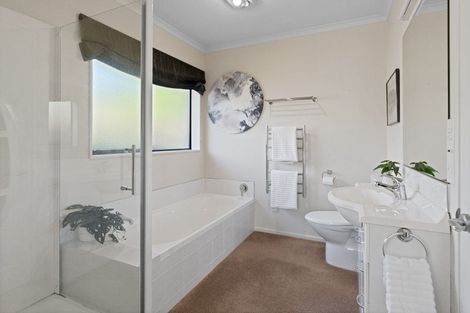 Photo of property in 9 Campbell Grove, Levin, 5510