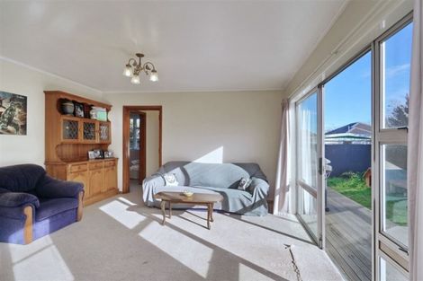 Photo of property in 2/7 Wilmot Street, Northcote, Christchurch, 8052