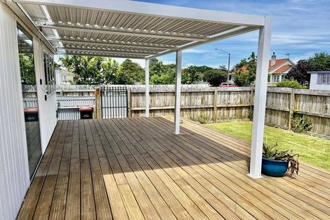 Photo of property in 22 Russell Road, Marewa, Napier, 4110