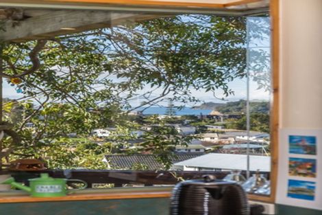 Photo of property in 5 Charlotte Street, Stanmore Bay, Whangaparaoa, 0932