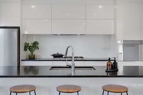 Photo of property in 26 Papa Orchard Drive, Kumeu, 0810