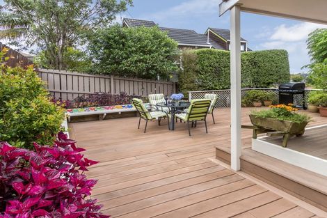 Photo of property in 2/96 Gosford Drive, Botany Downs, Auckland, 2010