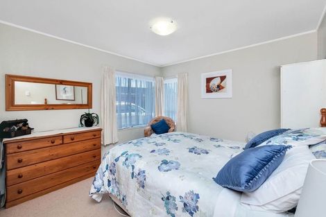 Photo of property in 1/149 Farquhar Road, Glendene, Auckland, 0602