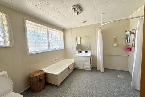 Photo of property in 6 Limbrick Street, Waipawa, 4210