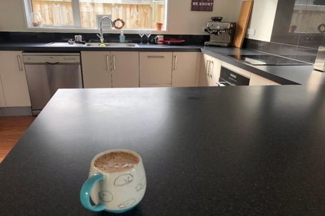 Photo of property in 32 Solander Road, Pegasus, 7612