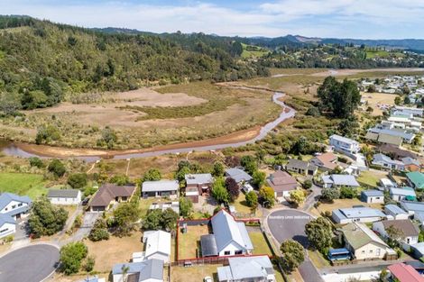 Photo of property in 102 Whitby Place, Whangamata, 3620