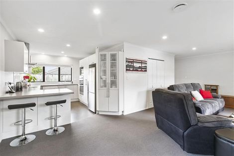 Photo of property in 17a Callis Avenue, Opaheke, Papakura, 2113