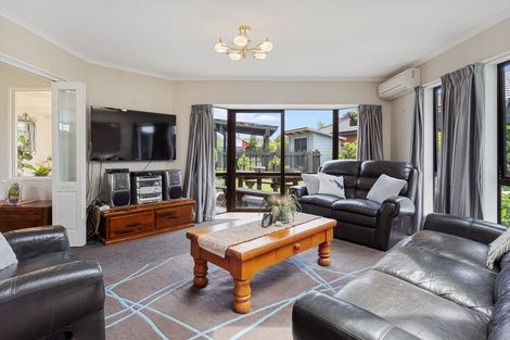 Photo of property in 6 Grove Place, Rangiora, 7400