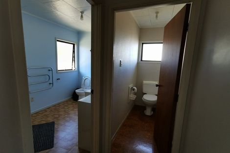 Photo of property in 3 Meadowood Drive, Unsworth Heights, Auckland, 0632