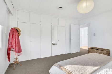 Photo of property in 2 Ashford Place, Havelock North, 4130