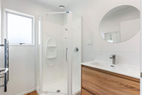 Photo of property in 72 Vodanovich Road, Te Atatu South, Auckland, 0610