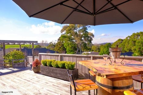 Photo of property in 4 Gavinike Place, Waimauku, 0812