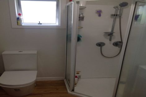 Photo of property in 2/247 Wairau Road, Totara Vale, Auckland, 0627