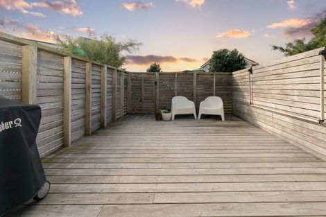 Photo of property in 13/2 Stone Street, Miramar, Wellington, 6022