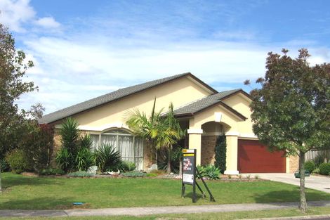 Photo of property in 8 Freestone Place, Henderson, Auckland, 0612