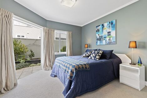 Photo of property in 5a Marine Terrace, Bayswater, Auckland, 0622