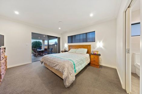 Photo of property in 32 Parkhaven Drive, Rosehill, Papakura, 2113