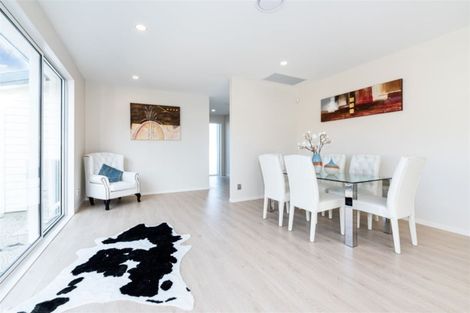 Photo of property in 13 Barrique Road, Kumeu, 0810