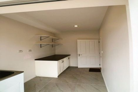 Photo of property in 8 Namsan Close, Fairview Heights, Auckland, 0632