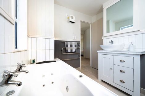 Photo of property in 2 Collison Terrace, Haumoana, 4102