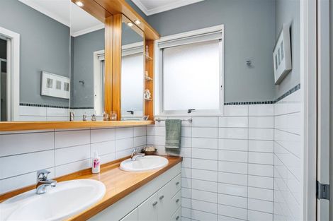 Photo of property in 21 Bidwell Place, Hillmorton, Christchurch, 8025