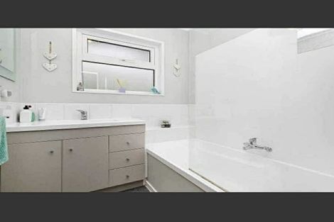 Photo of property in 6 Taka Grove, Normandale, Lower Hutt, 5010