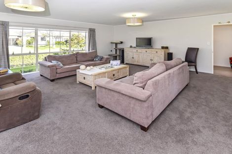 Photo of property in 1 Tolvah Place, Wattle Downs, Auckland, 2103