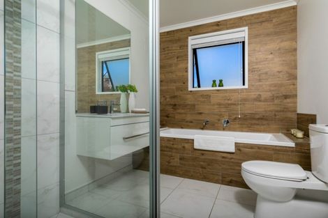 Photo of property in 2 Ruth Craig Place, Stanmore Bay, Whangaparaoa, 0932