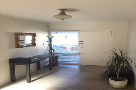 Photo of property in 2/205 Onewa Road, Birkenhead, Auckland, 0626