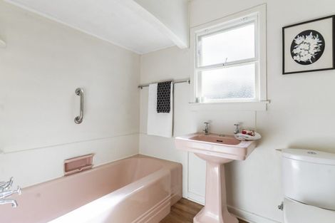 Photo of property in 16 Tui Vale Road, Shelly Park, Auckland, 2014