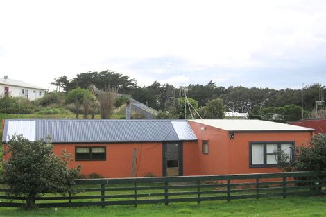 Photo of property in 21 Dewe Terrace, Foxton Beach, Foxton, 4815