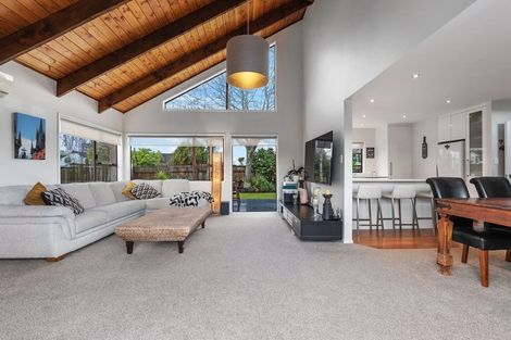 Photo of property in 188 Luckens Road, West Harbour, Auckland, 0618