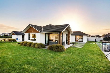 Photo of property in 2 Moemoea Place, Cambridge, 3434