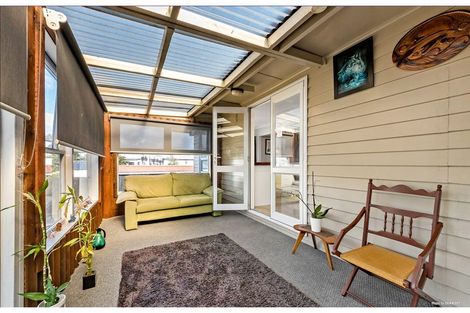 Photo of property in 13 Gladfield Lane, Te Atatu Peninsula, Auckland, 0610