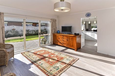 Photo of property in 1 Tolvah Place, Wattle Downs, Auckland, 2103